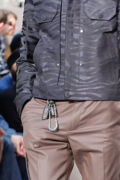 Look 19